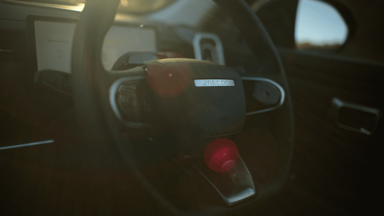 Close up of Jaecoo 7 SHS Steering Wheel